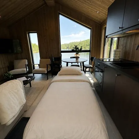 Feriehus Unique Waterfront With Stunning Views Haegebostad