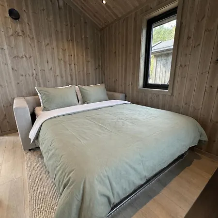 Unique Waterfront With Stunning Views Feriehus Haegebostad